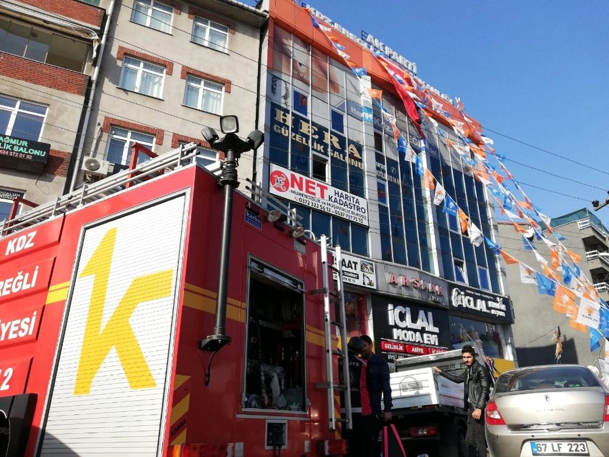 AK Parti Kdz. Ereğli İlçe binasında yangın paniği yaşandı