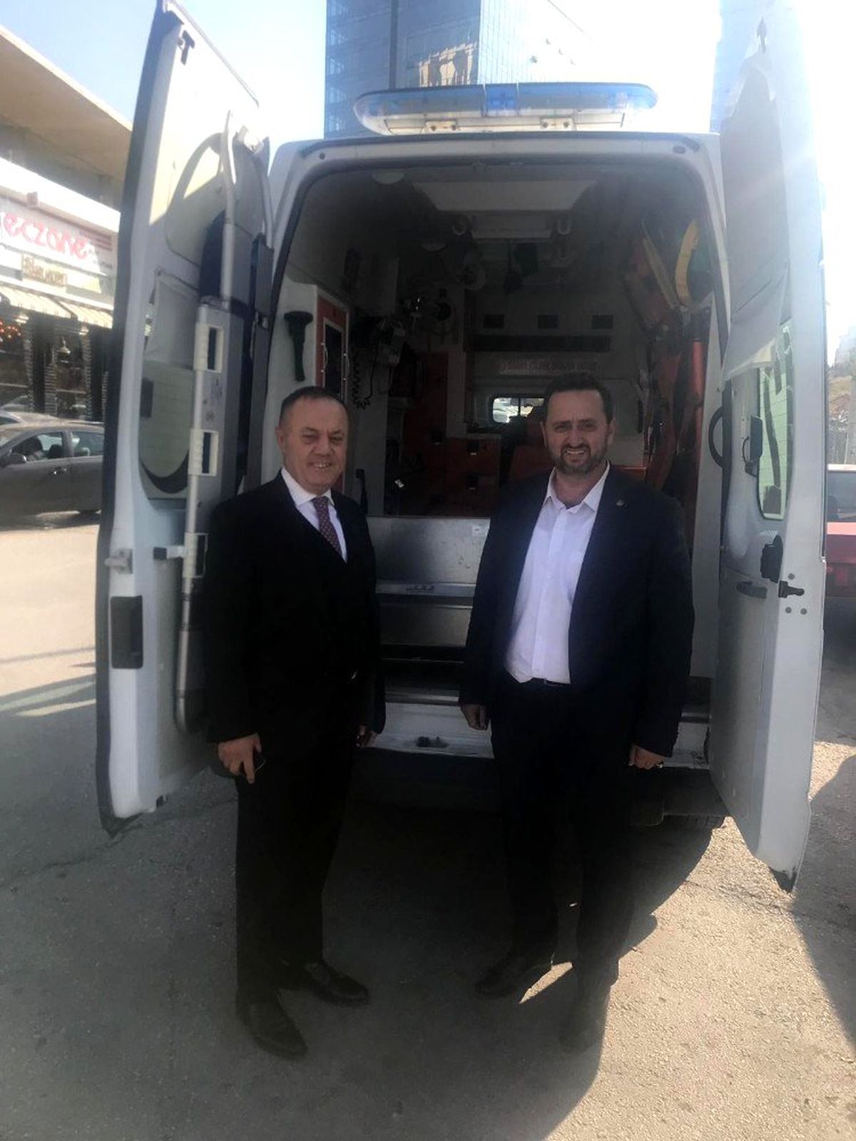 Akçakoca Belediyesine tam donanımlı ambulans hibe edildi