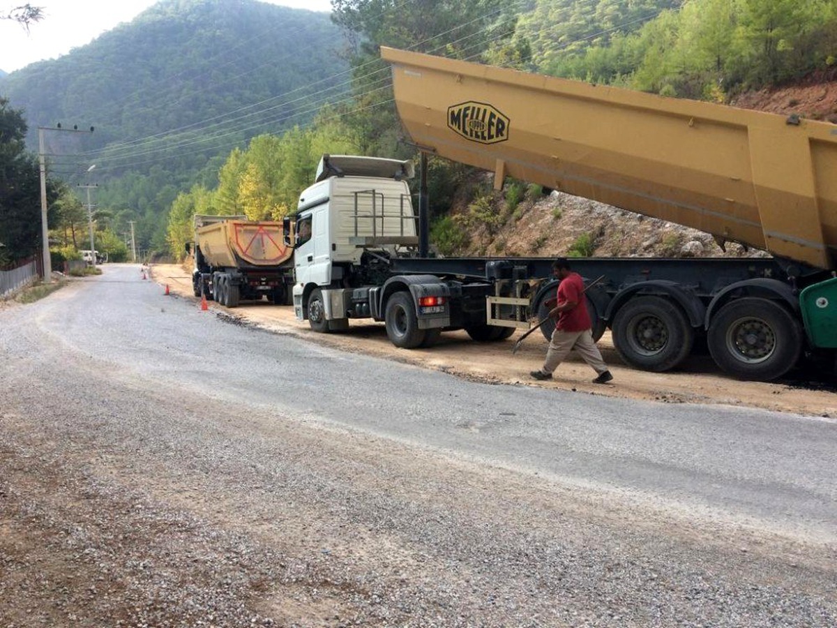 Alanya\'da bozulan yollar asfaltlandı