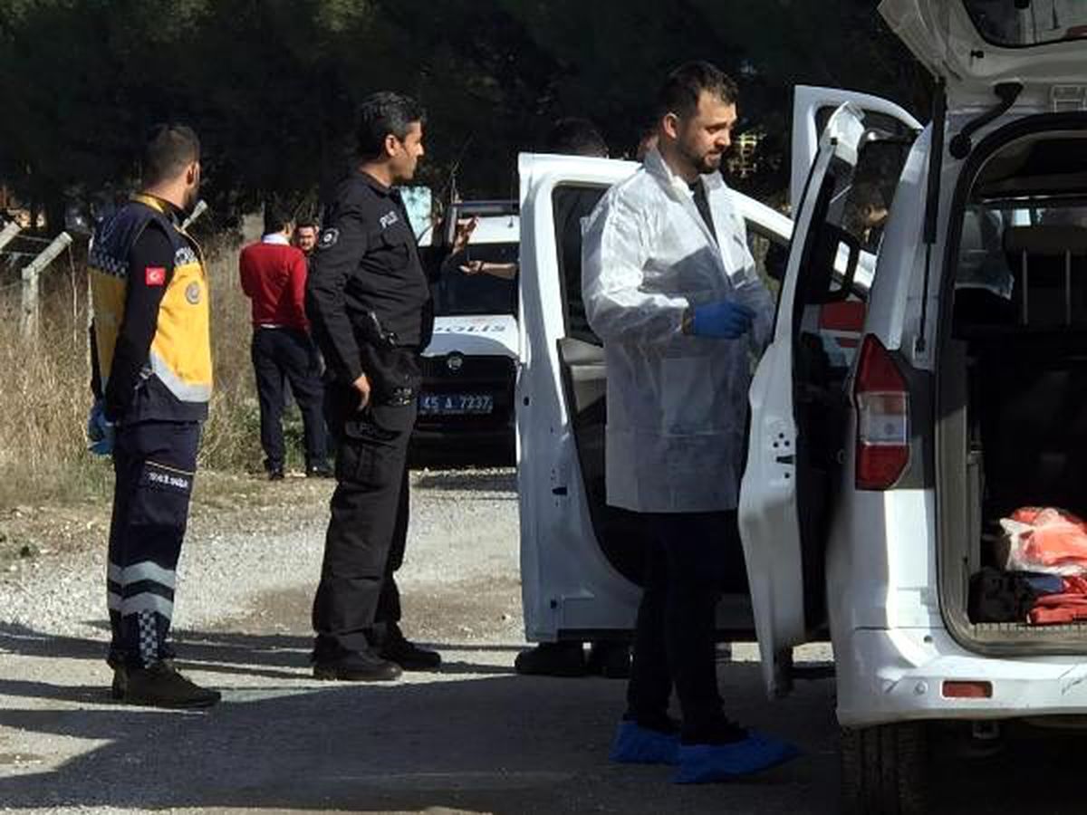 Aracında tabancayla intihar etti