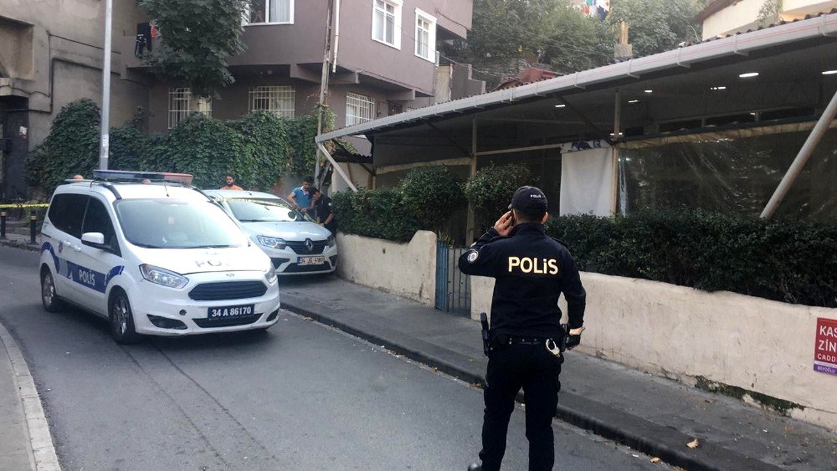Beyoğlu\'nda kahvehaneye silahlı saldırı: 1 yaralı