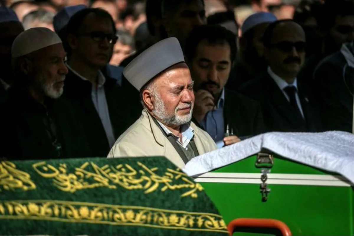 Emekli imam, oğlunun ve torununun cenaze namazını kıldırırken göz yaşlarına hakim olamadı