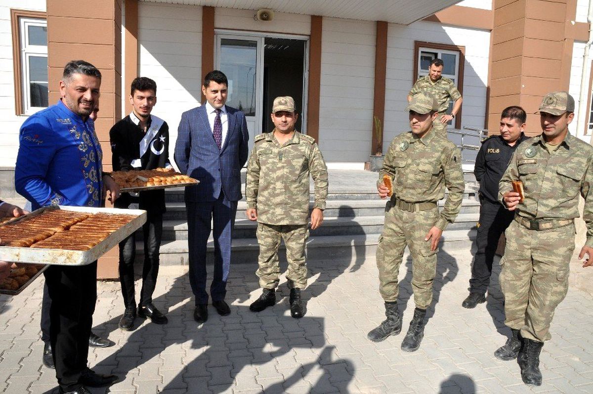 Bursalı annelerden Barış Pınarı Harekatı\'na katılan askerlere börek