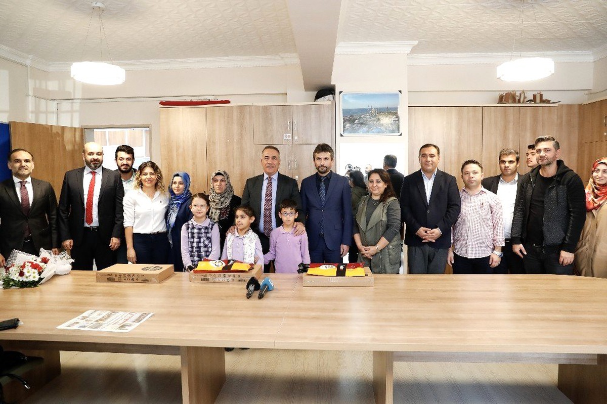 Depremin minik kahramanlarına Sultangazi Belediyesi\'nden ödül