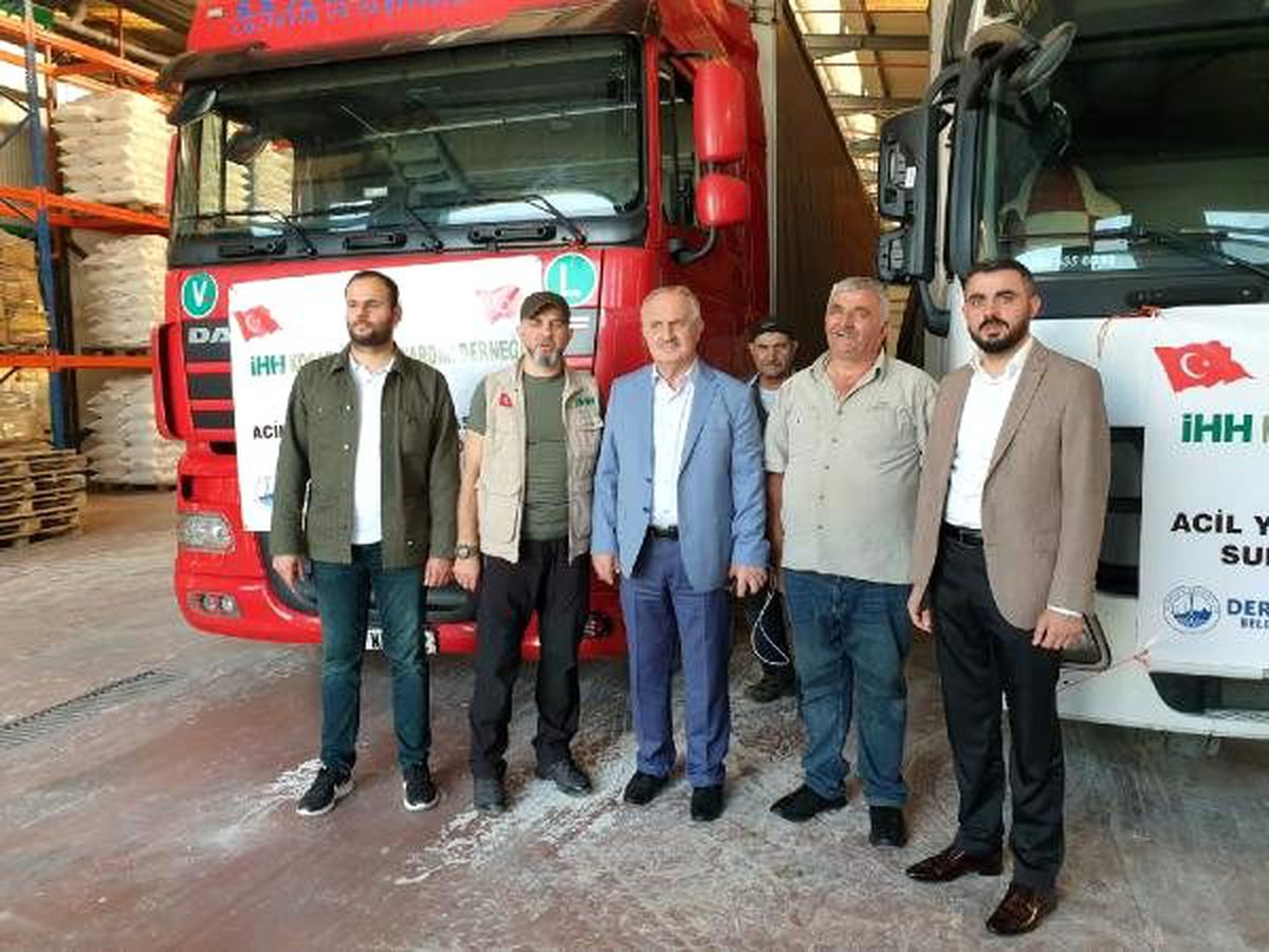 Derince\'den Suriye\'ye un ve su yardımı