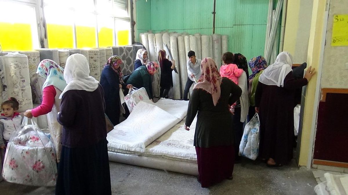 Diyarbakır\'da indirimli halı izdihamı