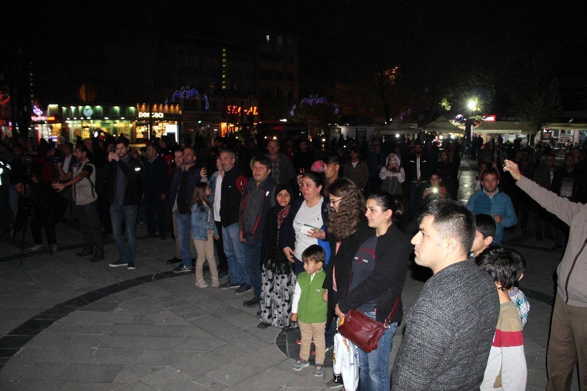Düzce depreminde hayatını kaybedenler anıldı