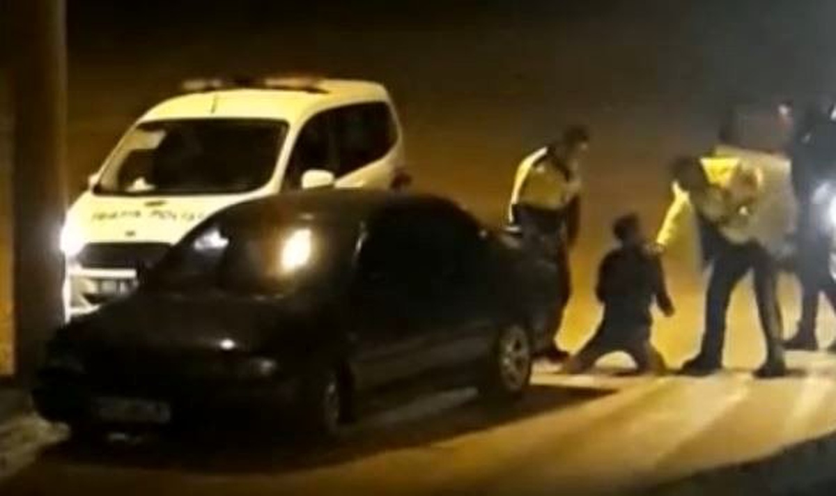 Ehliyetsiz alkollü genç, polisin dur ihtarına uymadı, dayak yedi