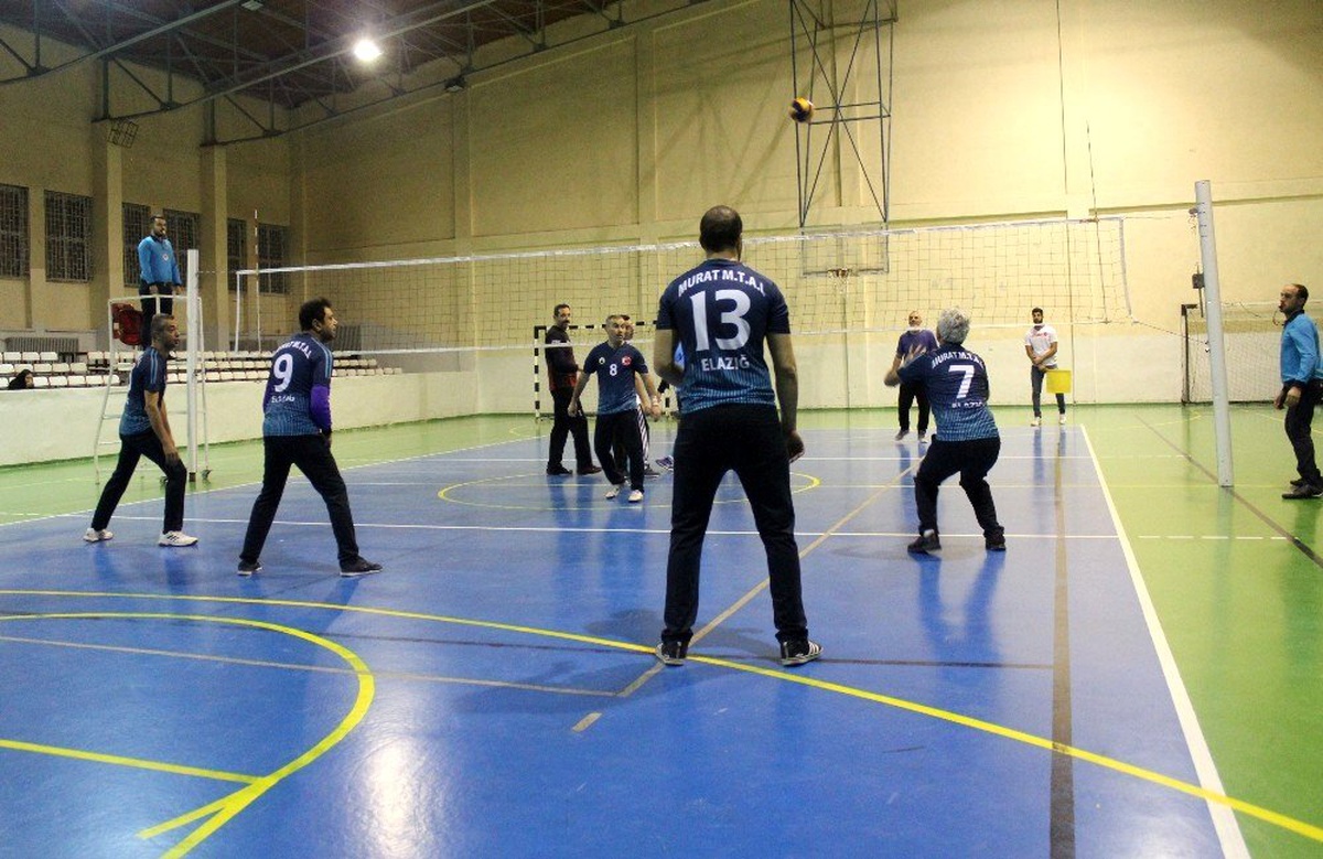 Elazığ\'da Mehmet Akif İnan anısına voleybol turnuvası