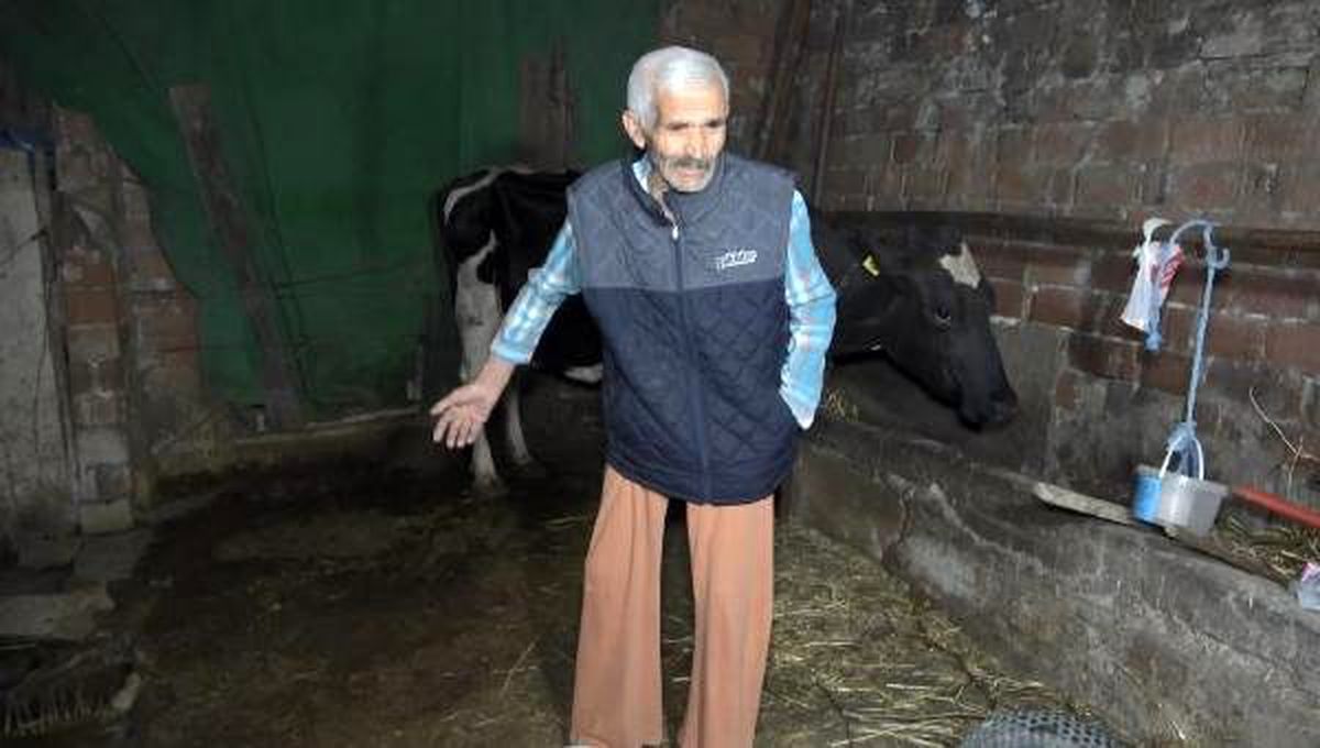 Ev sahibi tarafından fark edilen hırsız, banyoda yere yatıp, uyuma numarası yaptı