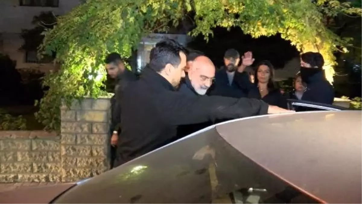 Hakkında yakalama kararı çıkarılan Ahmet Altan gözaltına alındı