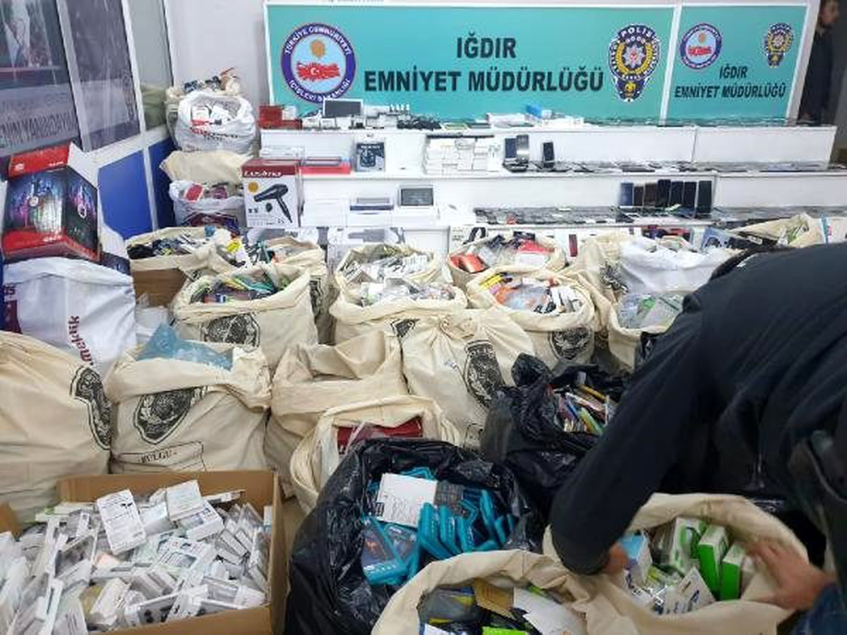 Iğdır\'da 100 polisle kaçak cep telefonu operasyonu (2)