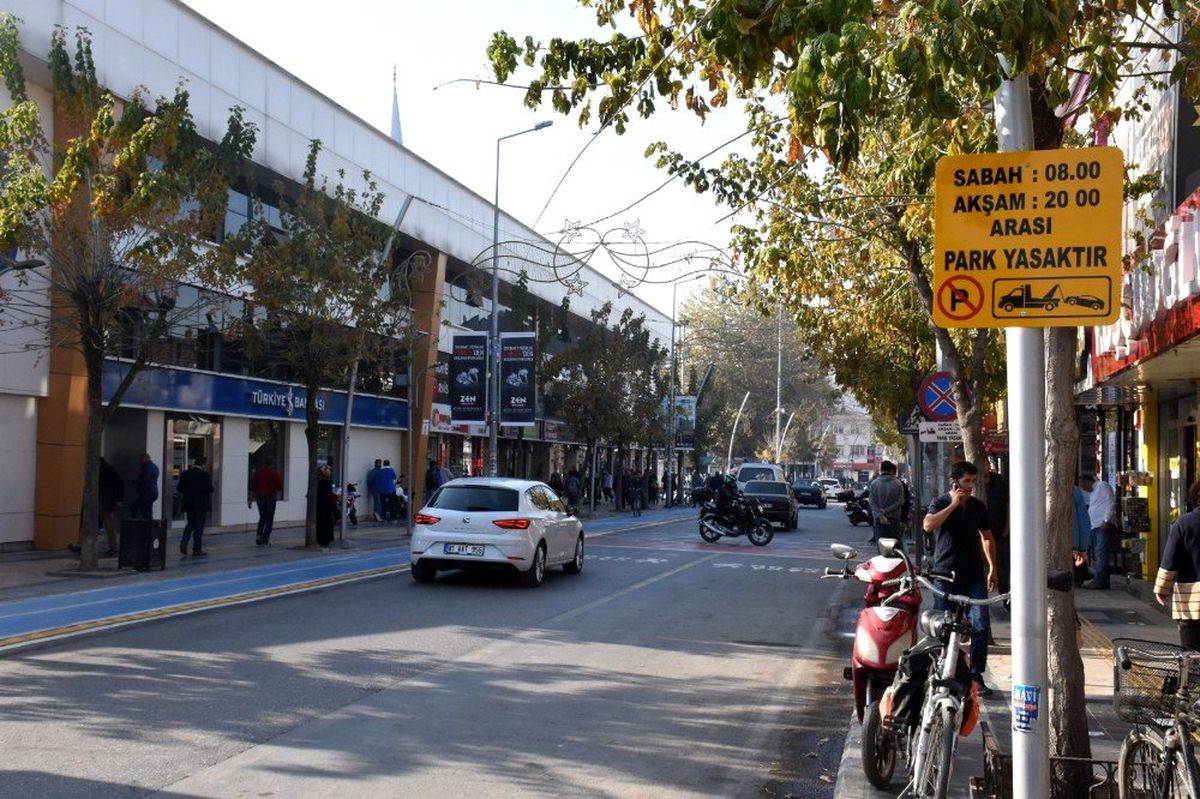 İstanbul Caddesinde park yasağı başladı