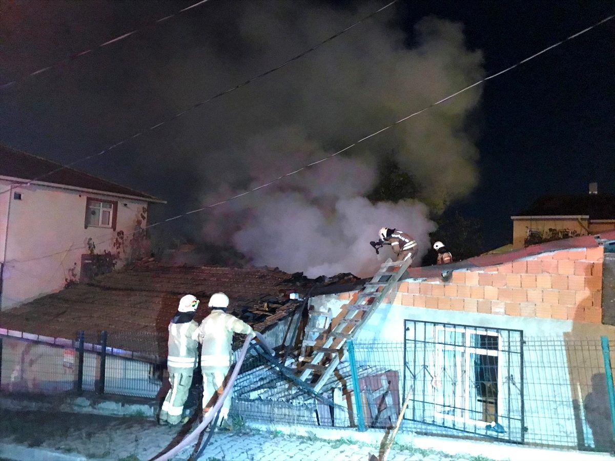 İstanbul\'da gecekondu yangını