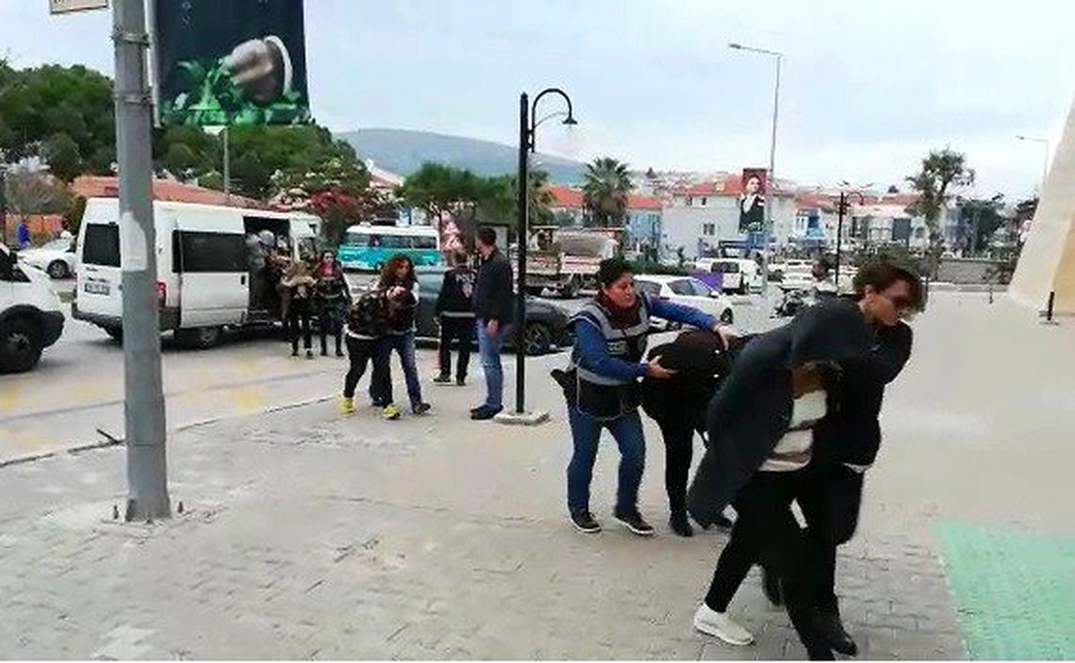 İzmir\'de masaj salonlarına fuhuş baskını: 12 tutuklama