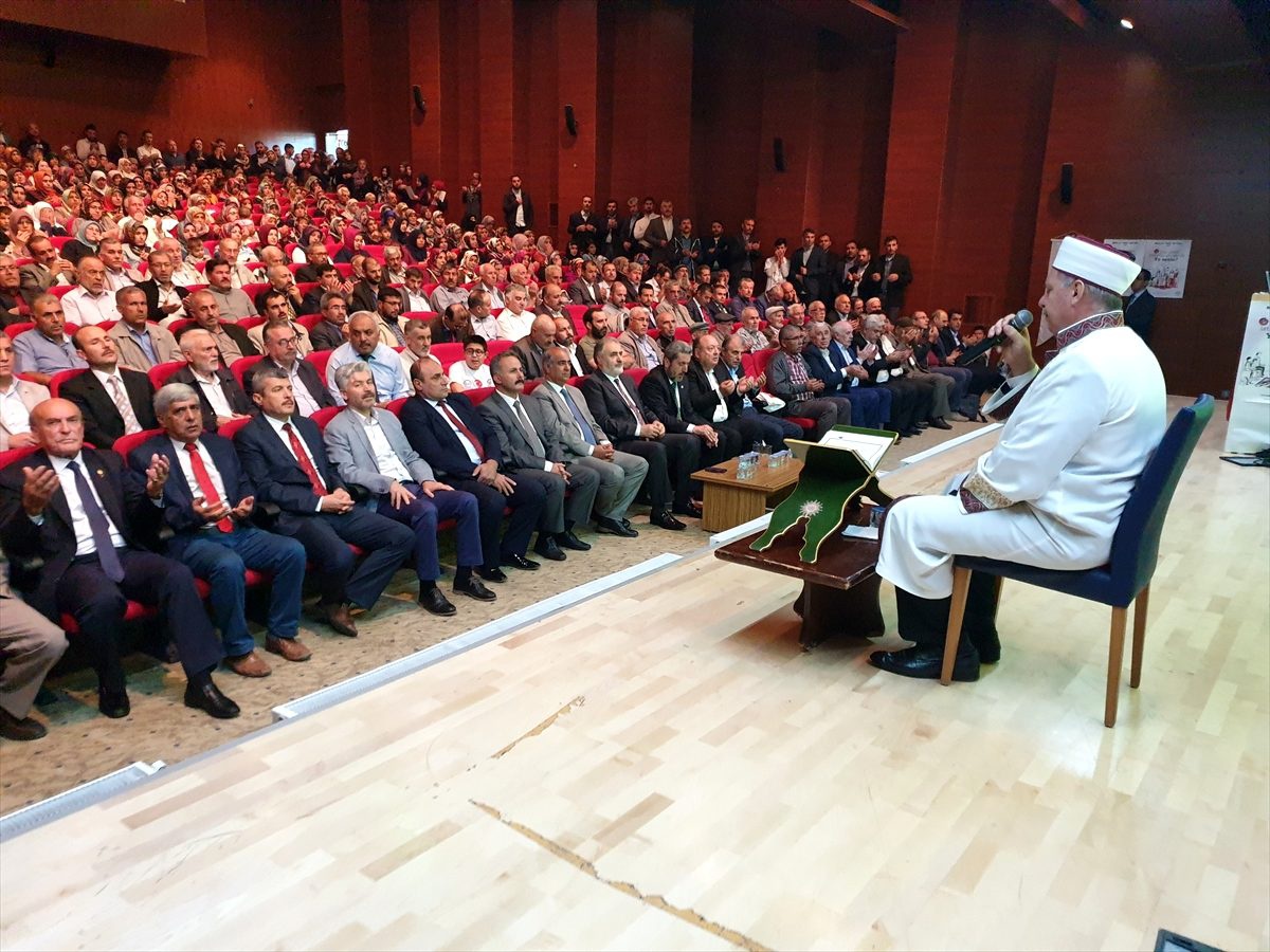 Kadirli\'de "Peygamberimiz ve Aile" konferansı düzenlendi