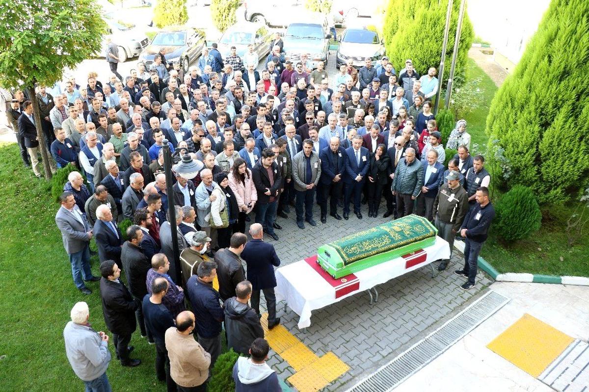 Kalp krizi sonucu hayatını kaybeden Uzunsoy son yolculuğuna uğurlandı
