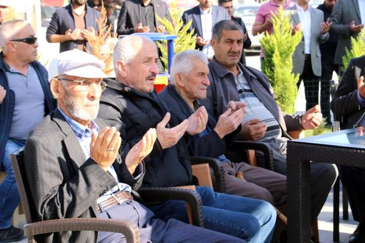 Kaynaşlı\'da depremde yaşamını yitirenler dualarla anıldı