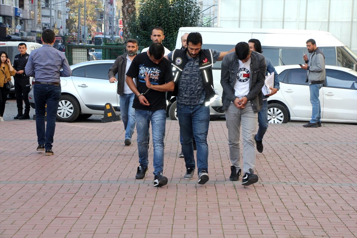 Kocaeli\'de düzenlenen uyuşturucu operasyonunda 13 kişi yakalandı