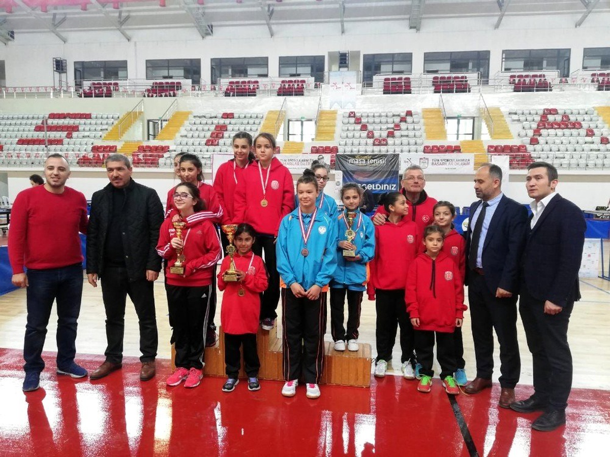 Kocasinan Masa Tenisi Takımı Sivas\'tan derecelerle Döndü