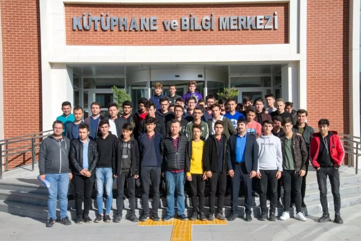 Lise öğrencileri Şeyh Edebali Üniversitesi\'ni gezdi