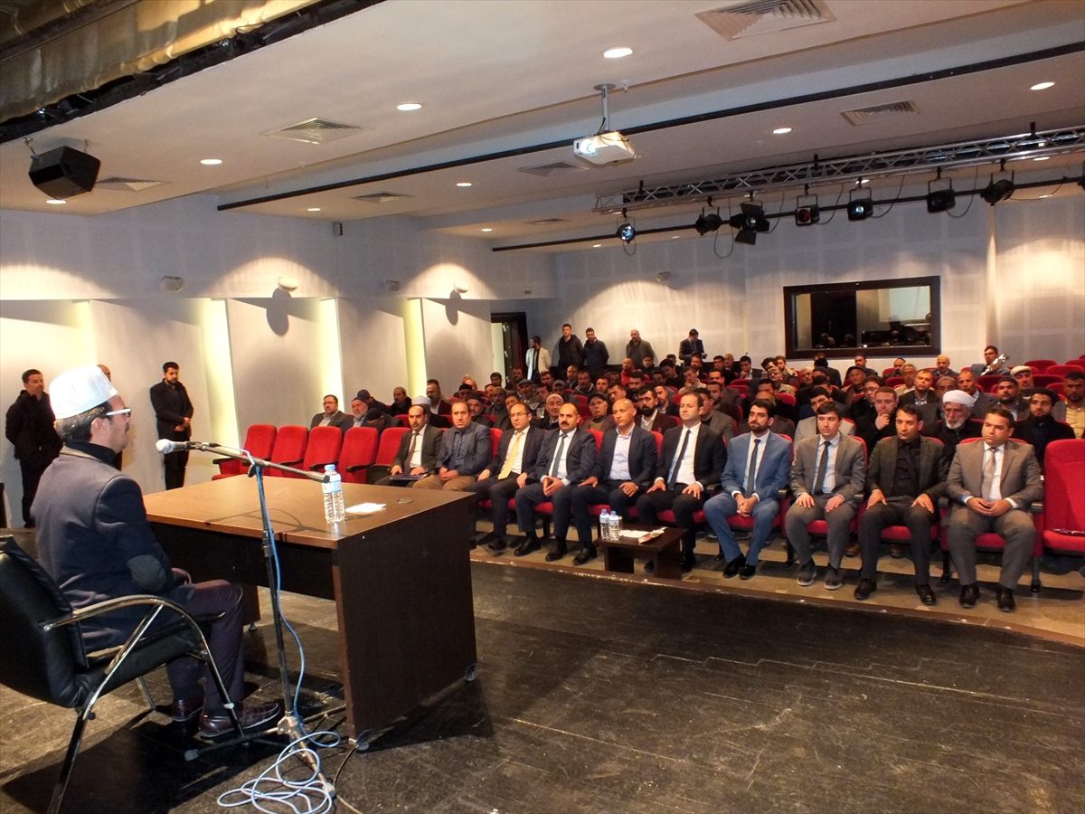 Malazgirt\'te "Peygamberimiz ve Aile" konulu konferans