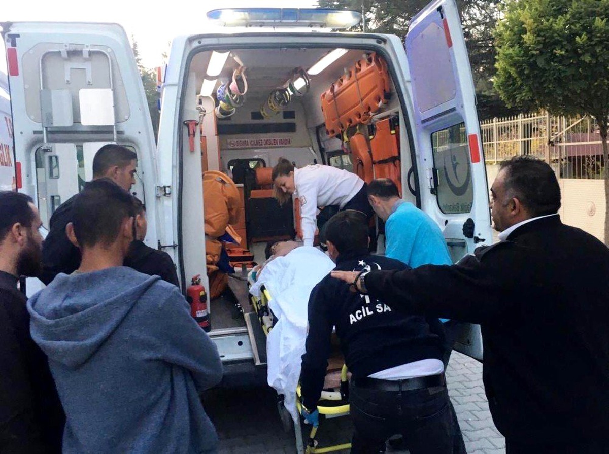 Misafirliğe giden 12 yaşındaki çocuk 3. kattan düşüp yaralandı