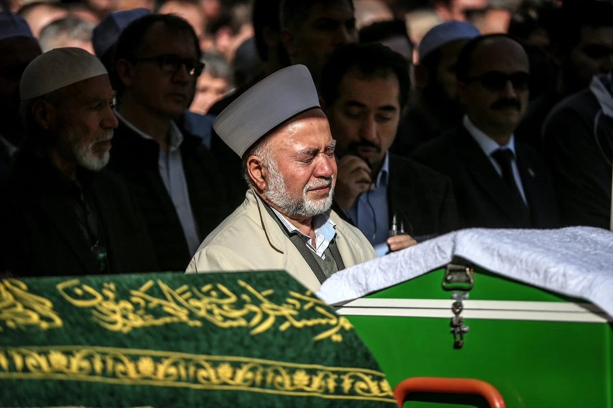 Oğlunun ve torunun cenaze namazını kıldırdı