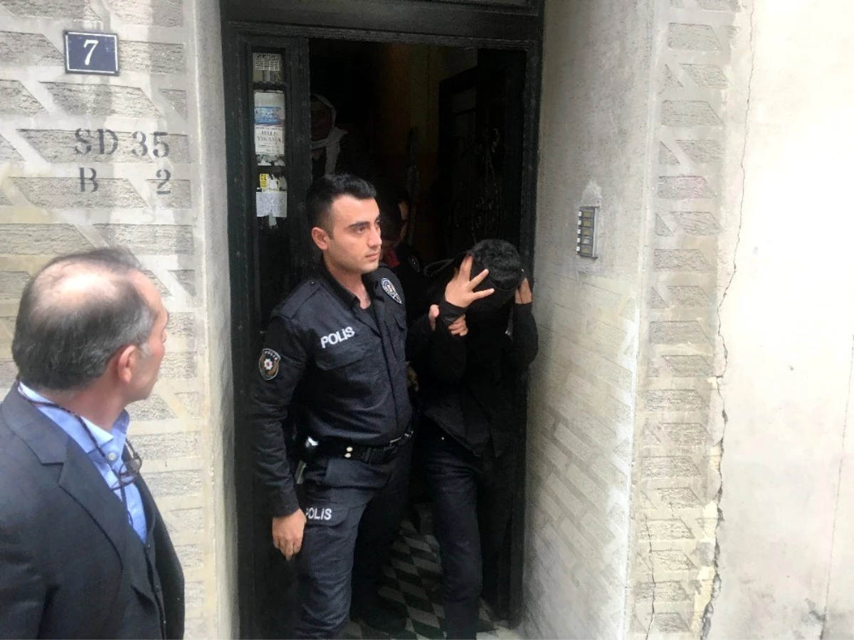 (Özel) Beyoğlu\'nda hırsızları apartmana kilitleyip polislere teslim etti