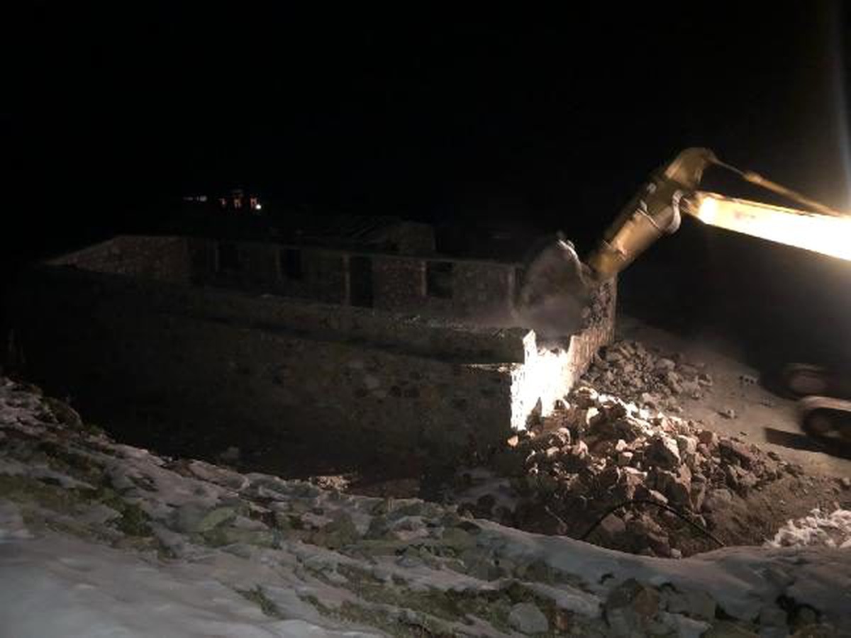 Rize\'de yaylalarda kaçak yapı yıkımları sürüyor