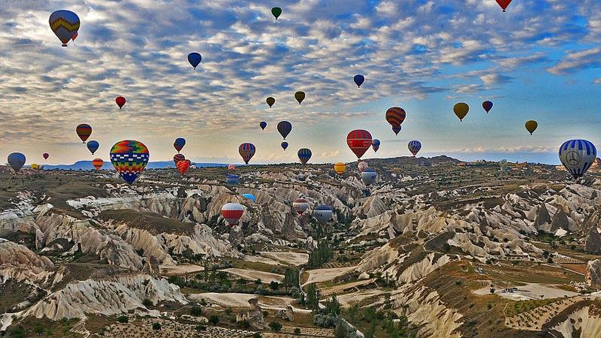 RTÜK\'ten 25 çalışanına 25\'inci yıla özel Kapadokya\'da balon turu