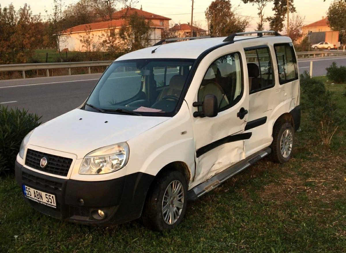 Samsun\'da kamyonetle otomobil çarpıştı: 6 yaralı