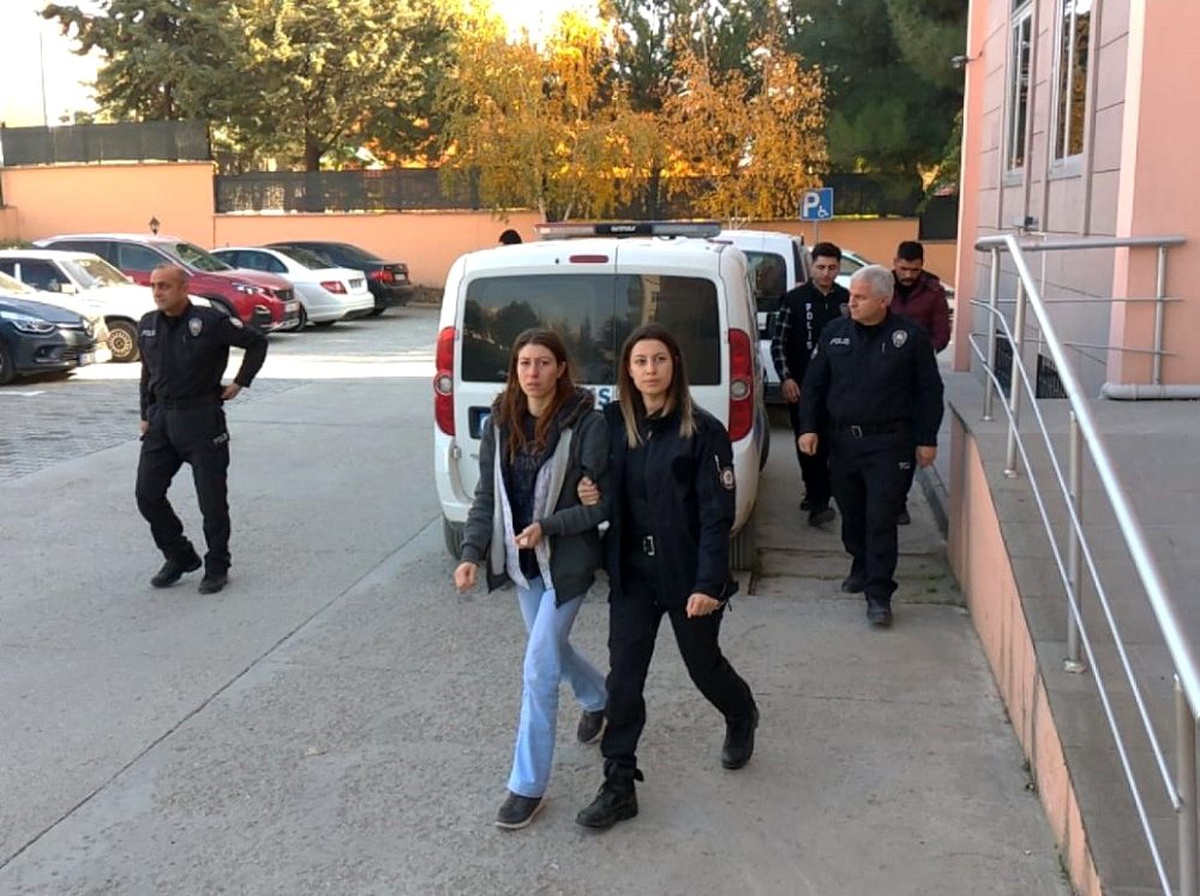 Şiddet gören kadın, eşinin dükkanını molotofladı