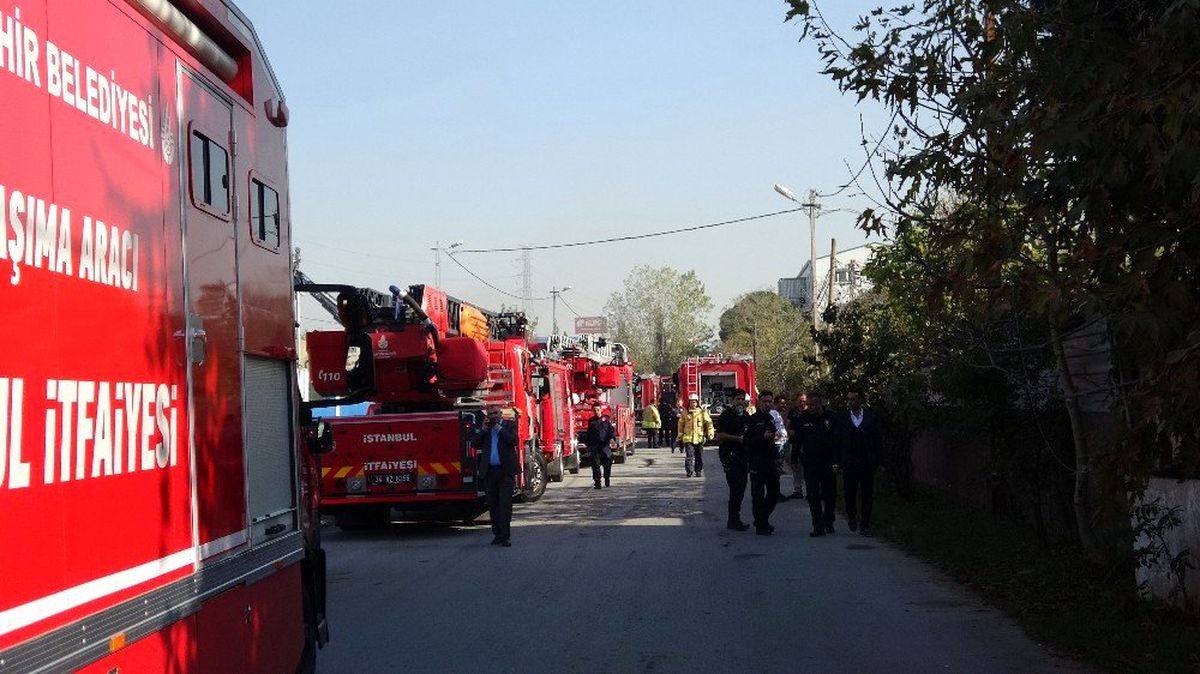 Tuzla\'da fabrika yangını: 1 kişi dumandan etkilendi