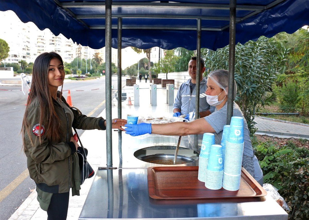 Üniversite öğrencilerinin çorbası Büyükşehir\'den