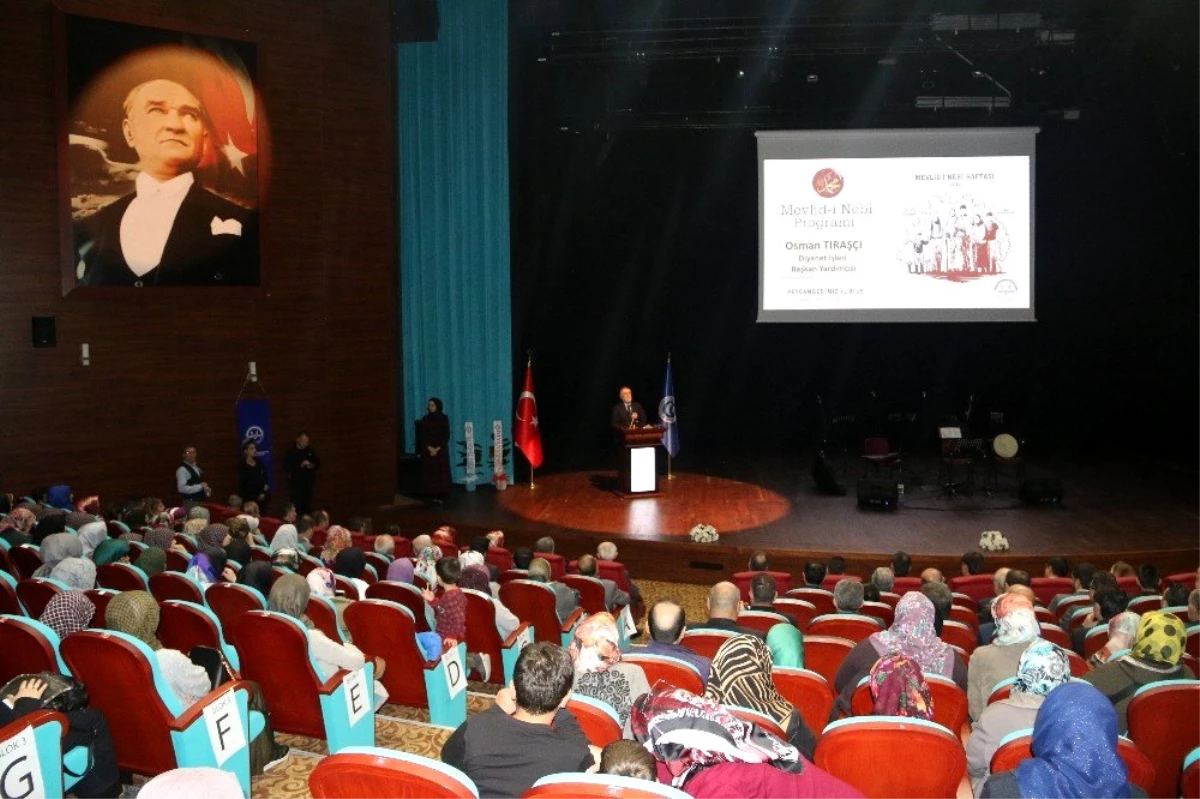 Uşak\'ta Osman Tıraşçı\'nın katılımıyla \'Peygamberimiz ve Aile\' konulu konferans düzenlendi