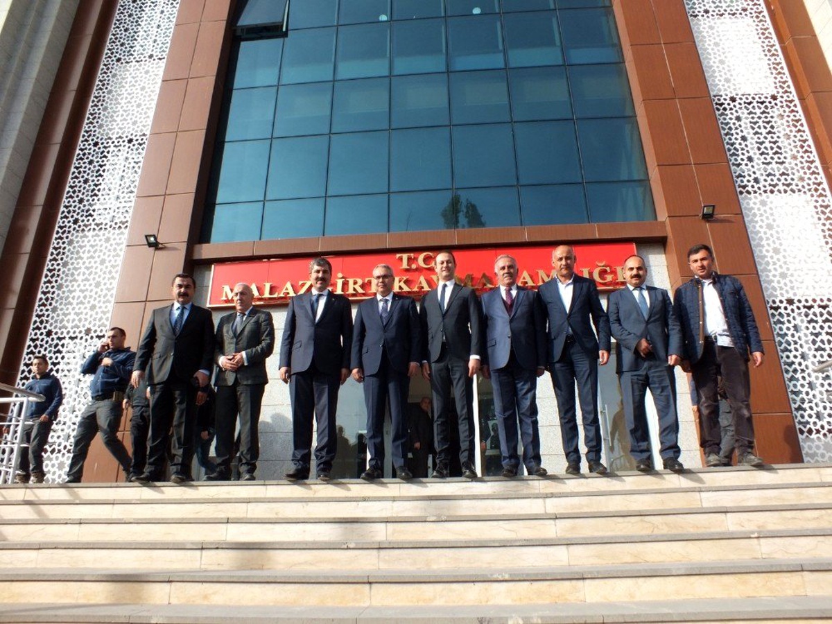 Vali Gündüzöz, Malazgirt\'te incelemelerde bulundu