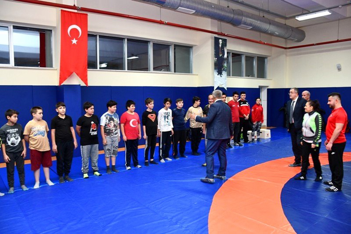 Vali Gürel\'den sporculara ziyaret