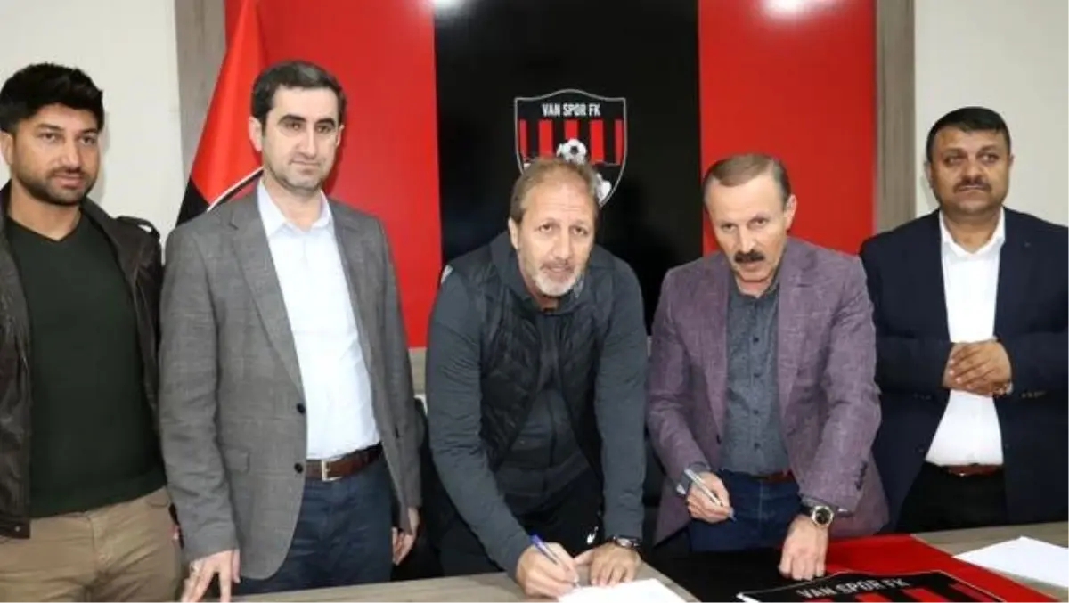 Van Spor FK\'da imza töreni