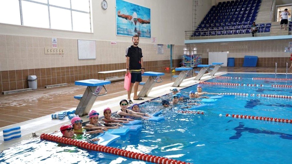 Adıyaman Belediyesi kış spor okullarında yüzme kursu eğitimleri başladı
