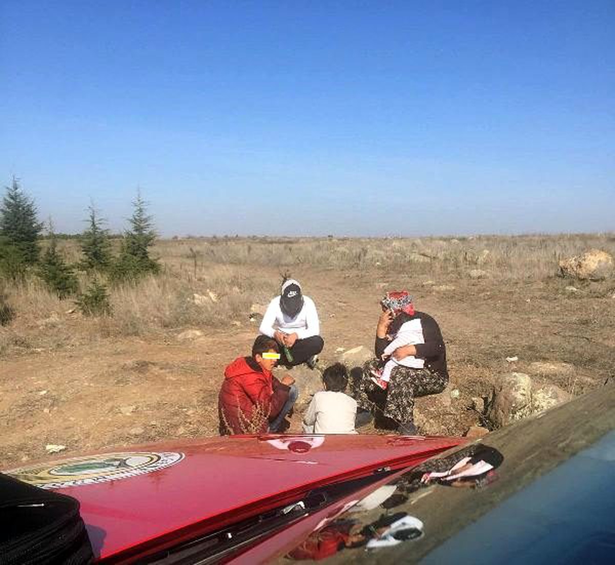 Ağaçlandırma sahasından tel çiti ve demir kazık çalan 3 şüpheliye suçüstü