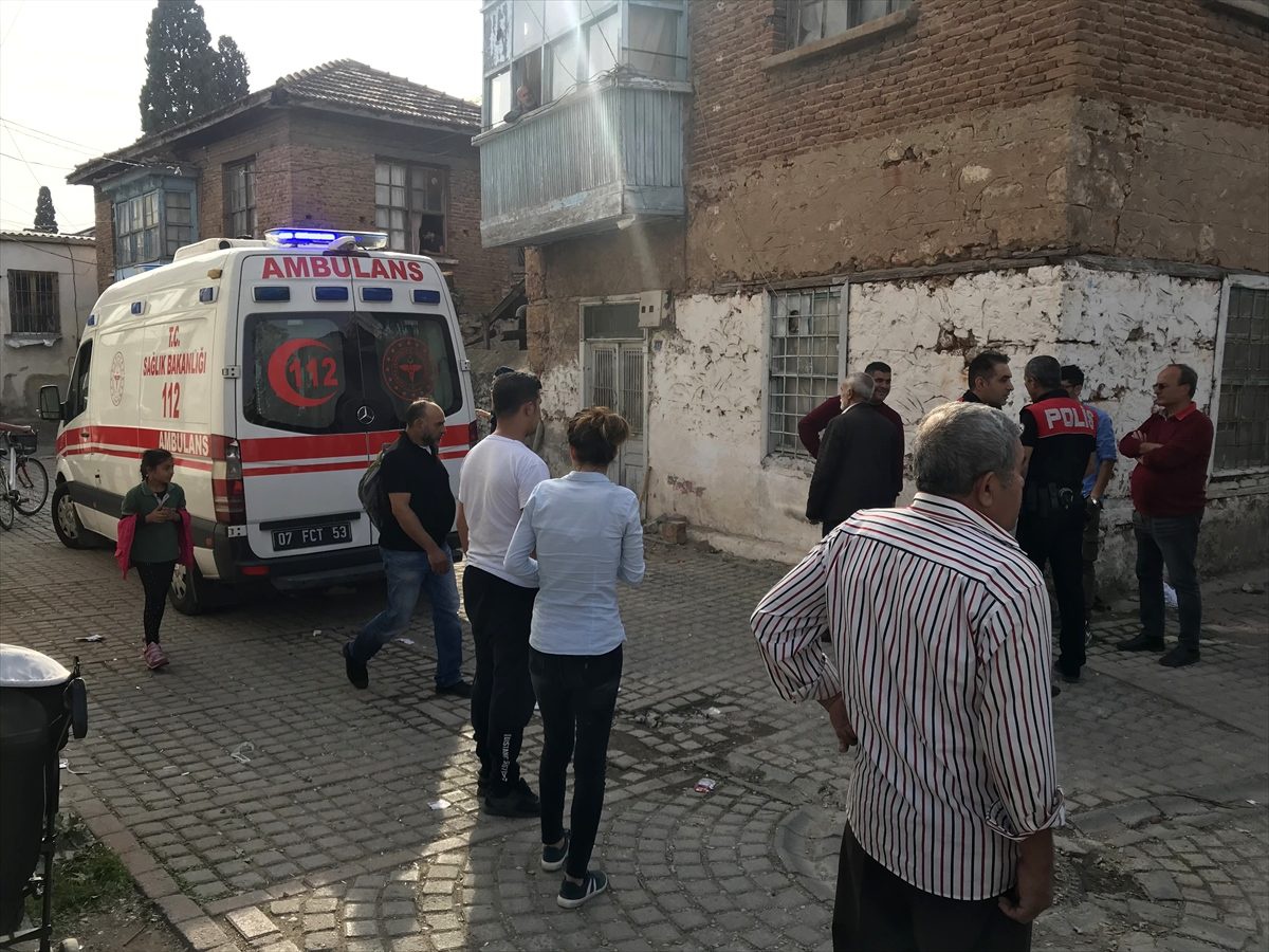 Antalya\'da iki aile arasında silahlı kavga: 5 yaralı