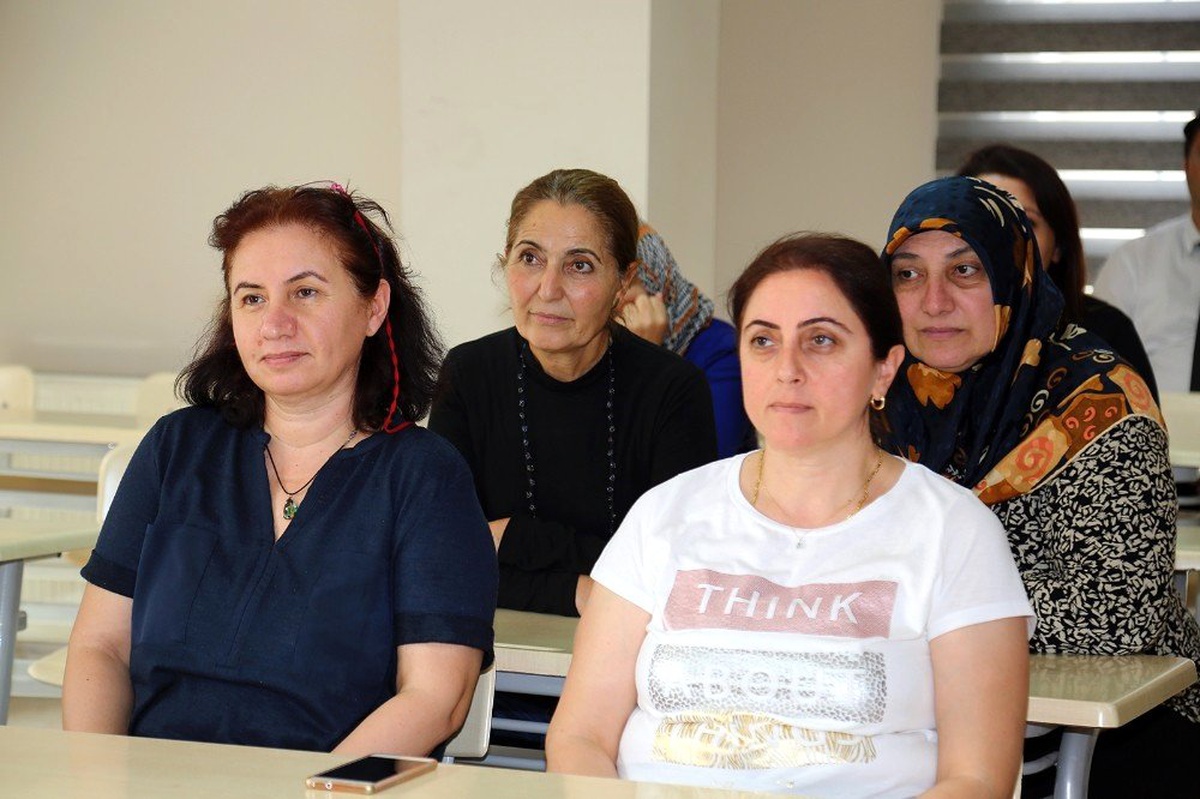 Ataşehir\'de kurulan Ataevlerinde eğitim ve seminerler devam ediyor