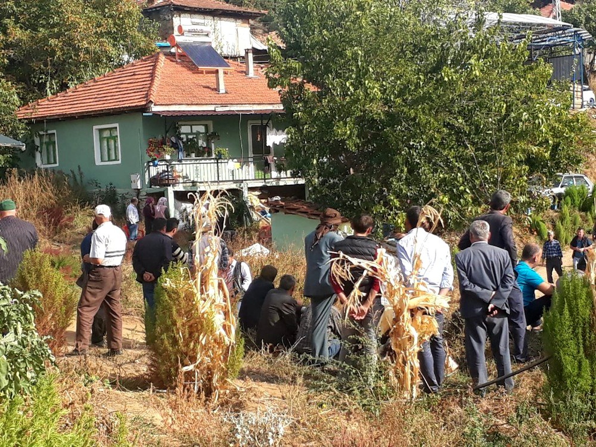 Aynı aileden 4 kişi ölü bulundu