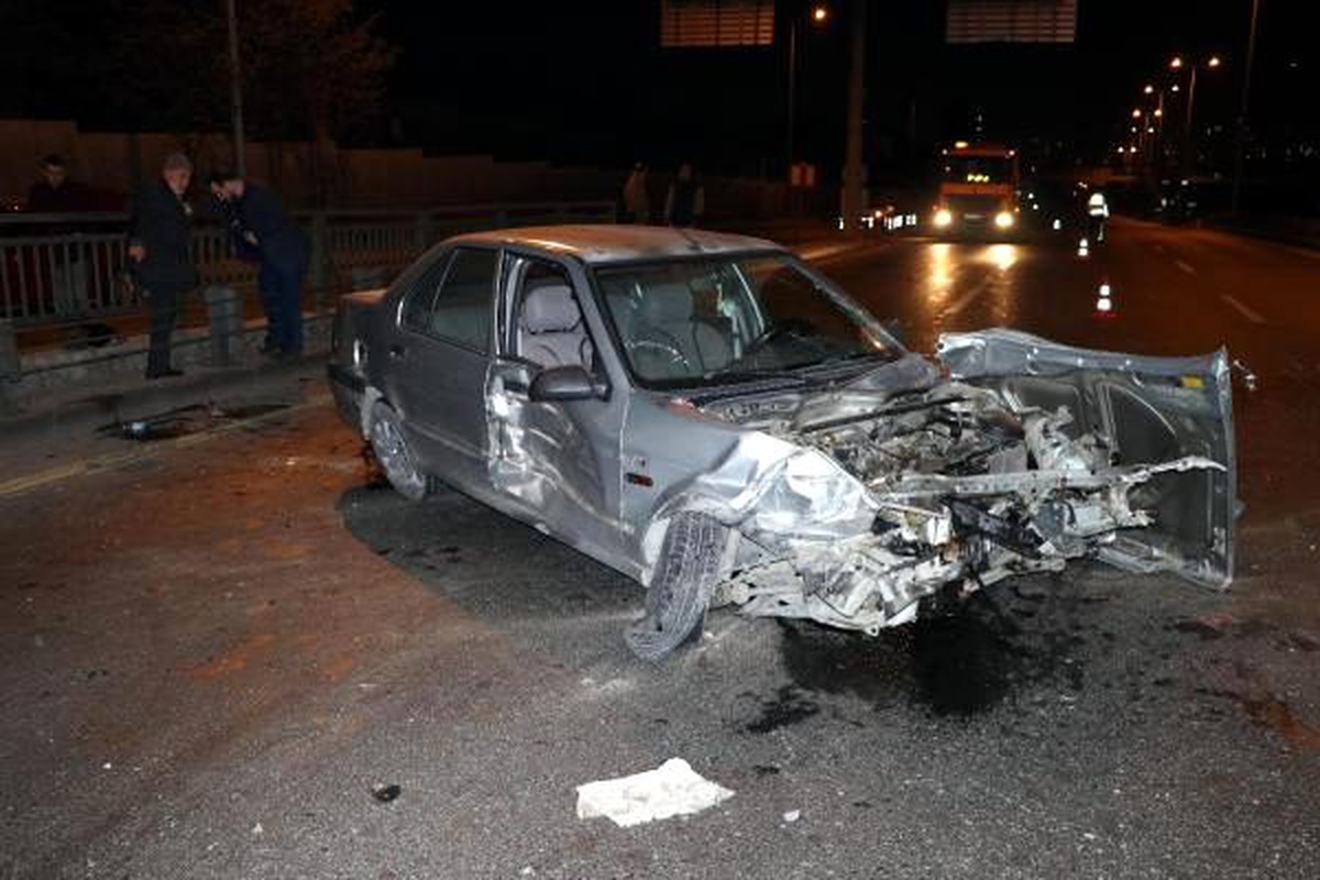 Babasına ait otomobille kaza yaptı, kaçtı