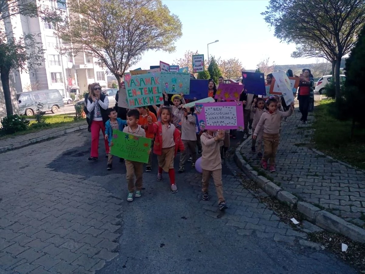 Bafra\'da öğrencilerden Dünya Çocuk Hakları Günü etkinliği