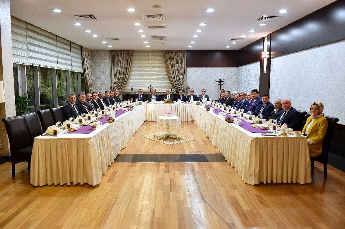 Başkan Yavaş, belediye başkanlarıyla bir araya geldi