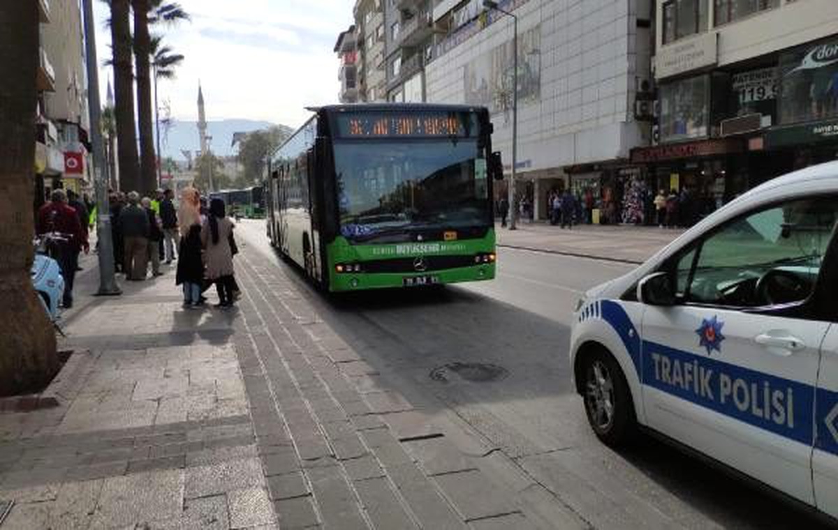 Belediye otobüsünün çarptığı genç kız yaralandı