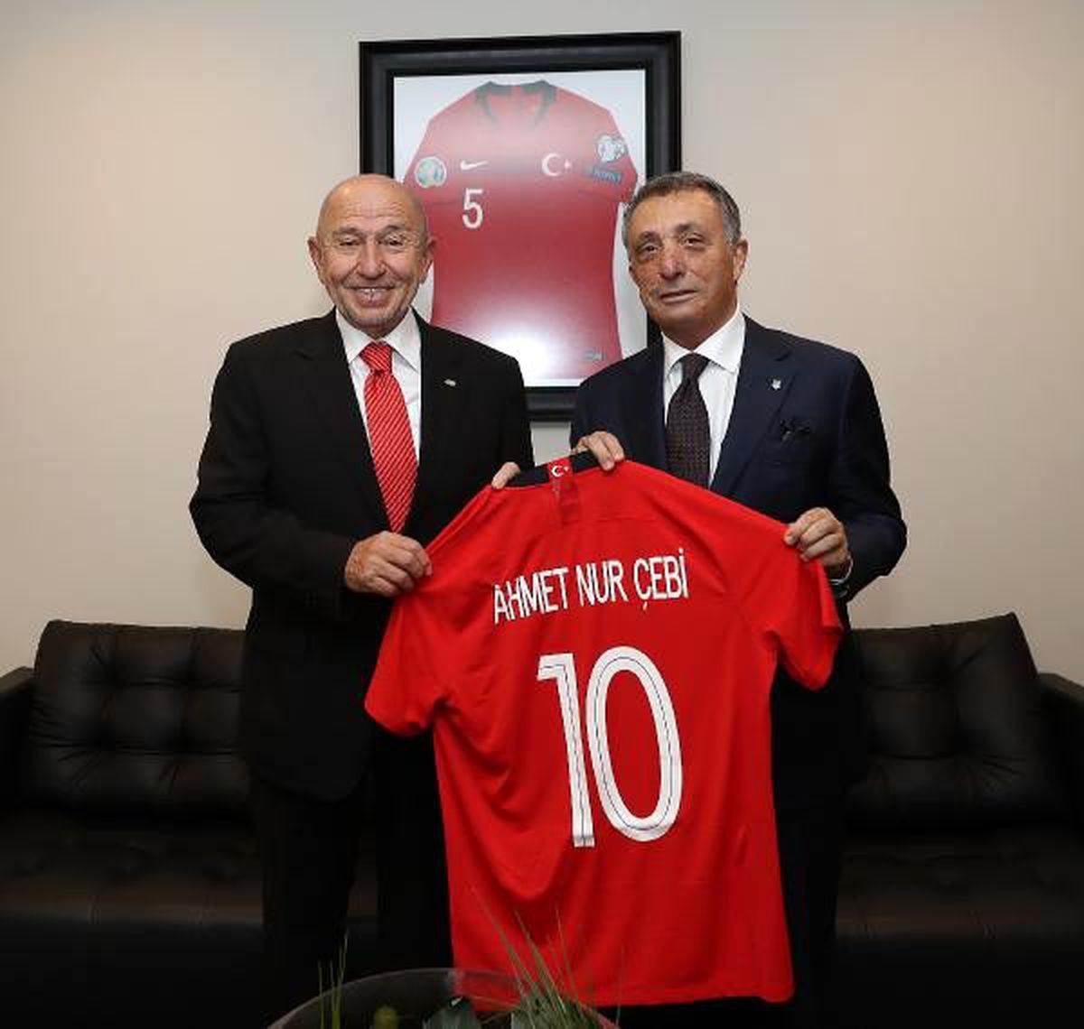 Beşiktaş yönetimi, TFF Başkanı Özdemir\'i ziyaret etti