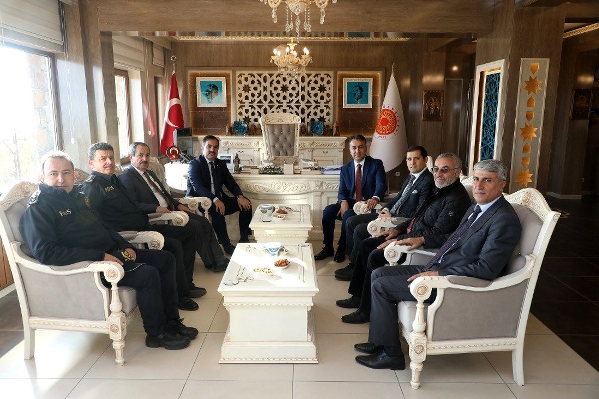 Bitlis Valisi Oktay Çağatay, Ahlat Belediyesini ziyaret etti